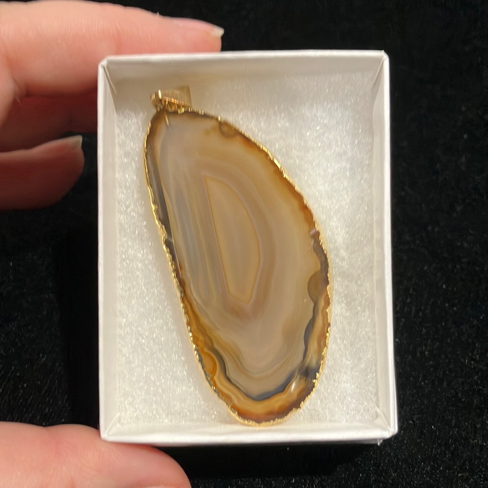 Beautiful Agate Pendent - B2